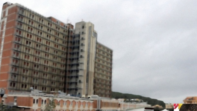 Massimiliano Delogu (nella foto piccola in basso a destra) era stato operato d'appendicite al San Francesco di Nuoro.