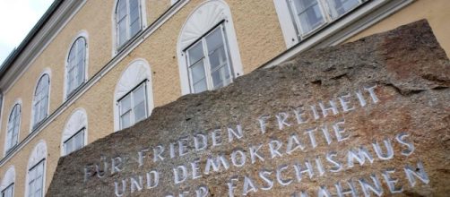 Austria, casa natia di Hitler verrà abbattuta