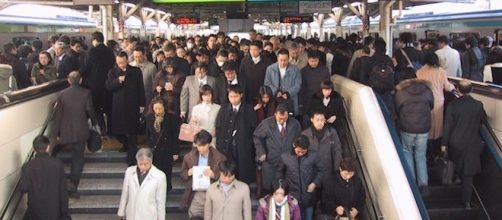 Lavoratori giapponesi in stazione