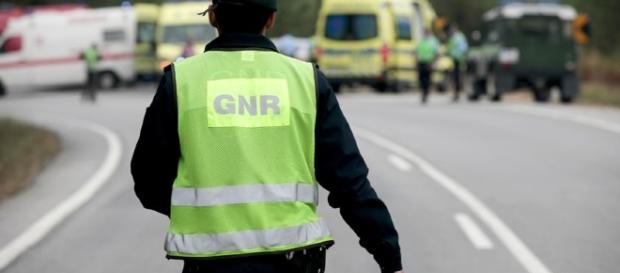 E os militares da GNR continuam na árdua missão de capturar o homicida de Aguiar da Beira. E os militares da GNR continuam na árdua missão de capturar o homicida de Aguiar da Beira.
