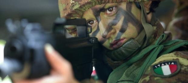 I soldati italiani sono impegnati in combattimento a Mosul e schierati a protezione della diga della città. - Foto di repertorio I soldati italiani sono impegnati in combattimento a Mosul e schierati a protezione della diga della città. - Foto di repertorio