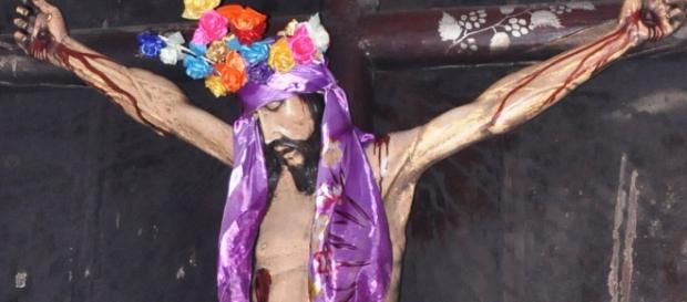 Jesus vestido de Deus Maia na Igreja Colonial. Jesus vestido de Deus Maia na Igreja Colonial.