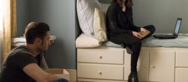 Liz and Tom try their best to save Agnes / Photo via Youtube - The Blacklist 4x03 Promotional Photos "Miles McGrath" Season 4 Episode 3 - tvspoiler Liz and Tom try their best to save Agnes / Photo via Youtube - The Blacklist 4x03 Promotional Photos "Miles McGrath" Season 4 Episode 3 - tvspoiler