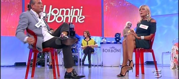 Marco Fripo si sente male dopo un litigio con Gemma in trasmissione Marco Fripo si sente male dopo un litigio con Gemma in trasmissione