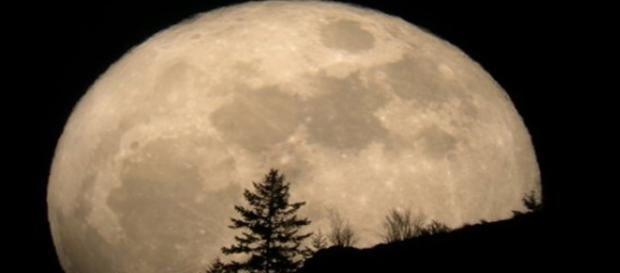 Registro da superlua ocorrida em algumas partes do mundo Registro da superlua ocorrida em algumas partes do mundo