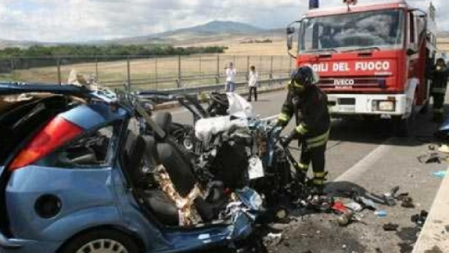 Calabria: ennesimo incidente stradale un morto e quattro feriti