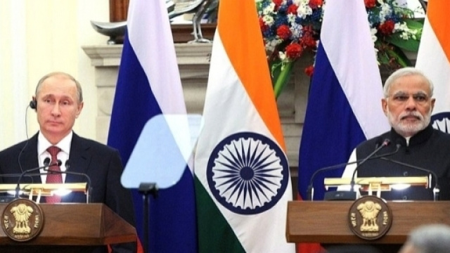 Il presidente russo Putin e il premier indiano Modi in conferenza stampa