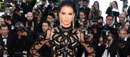 Kendall Jenner loves to bare breasts. Wikimedia user Lola032016