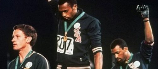 Peter Norman, l'athlète blanc qui a combattu discrètement contre la ségrégation raciale.