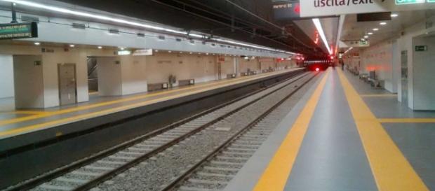 ATAC: porta della metro si stacca in corsa: 2 feriti, una terza persona in stato di shock ATAC: porta della metro si stacca in corsa: 2 feriti, una terza persona in stato di shock