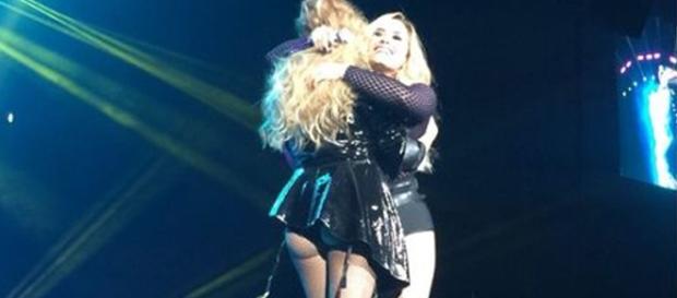 Demi Lovato y Paulina Rubio en el palacio de los deportes Demi Lovato y Paulina Rubio en el palacio de los deportes