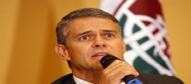 Em programa de canal fechado, Peter Siemsen defende o Fluminense (Foto: Arquivo) Em programa de canal fechado, Peter Siemsen defende o Fluminense (Foto: Arquivo)