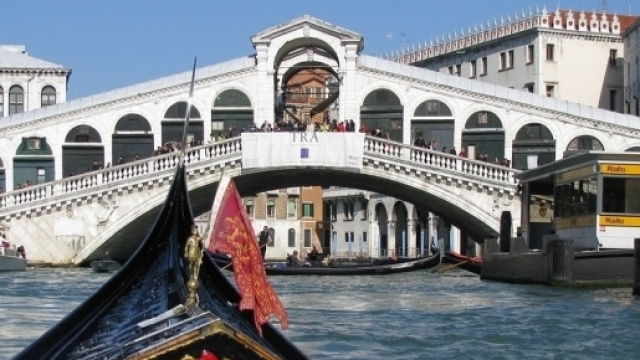 Nuove vernici ecologiche per proteggere Venezia dall'erosione dell'acqua alta