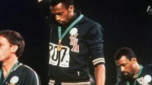 Peter Norman, l'athlète blanc qui a combattu discrètement contre la ségrégation raciale.