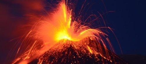 Amazing Etna Eruption 16 december 2013 HD . Etna Eruzione - YouTube - youtube.com
