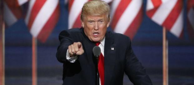 America First, lo slogan vincente di Trump America First, lo slogan vincente di Trump