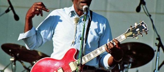 Chuck Berry num espetáculo, em 1997 Chuck Berry num espetáculo, em 1997