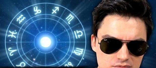Felipe Neto diz que astrologia é uma farsa! Felipe Neto diz que astrologia é uma farsa!