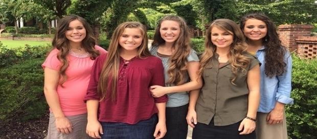 Jessa Duggar shows off her growing baby bump in a recent family photo. (Photo: Duggar Family Official Facebook) Jessa Duggar shows off her growing baby bump in a recent family photo. (Photo: Duggar Family Official Facebook)