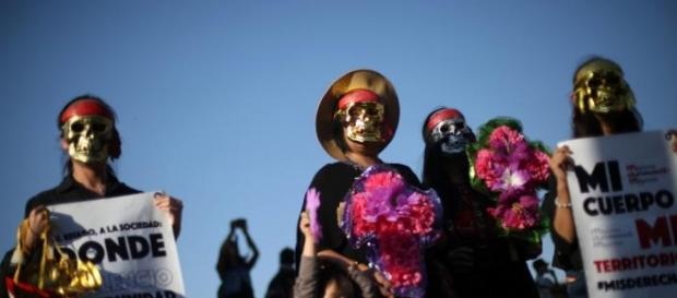 Protest în Argentina și în alte 58 de orașe din lume după ce o adolescentă de 16 ani a fost violată și ucisă - Foto: REUTERS/Edgard Garrido Protest în Argentina și în alte 58 de orașe din lume după ce o adolescentă de 16 ani a fost violată și ucisă - Foto: REUTERS/Edgard Garrido