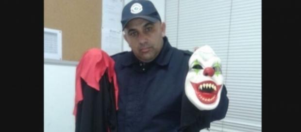 Um garoto de apenas 16 anos se fantasiava de palhaço malvado para assustar as pessoas Um garoto de apenas 16 anos se fantasiava de palhaço malvado para assustar as pessoas