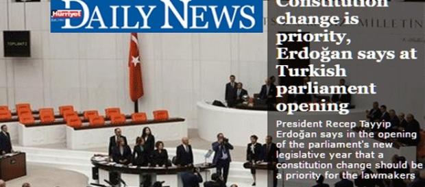 Avant les dernières élections, Erdogan insistait déjà sur la révision constitutionnelle, décrétée désormais prioritaire Avant les dernières élections, Erdogan insistait déjà sur la révision constitutionnelle, décrétée désormais prioritaire