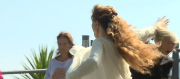 Brigliadori picchia inviata de 'Le iene': in tv le immagini shock. Brigliadori picchia inviata de 'Le iene': in tv le immagini shock.