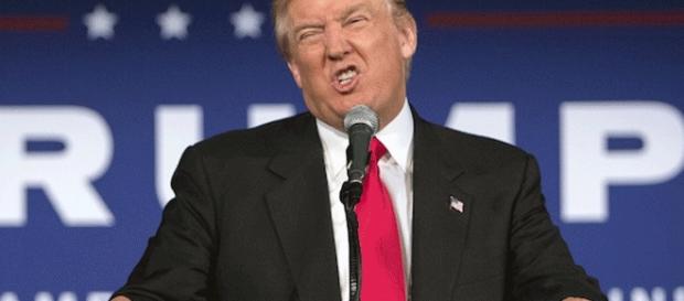 Donald Trump sur Hillary Clinton : « Regardez son visage ! Qui voterait pour ça ? Vous imaginez ça, le visage de notre futur président ? » Donald Trump sur Hillary Clinton : « Regardez son visage ! Qui voterait pour ça ? Vous imaginez ça, le visage de notre futur président ? »