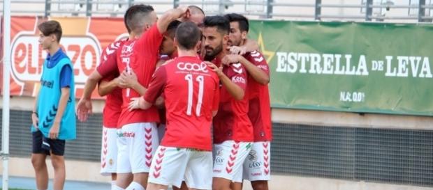 Los jugadores del Real Murcia celebran un gol ante el Granada B. | Imagen: Real Murcia Los jugadores del Real Murcia celebran un gol ante el Granada B. | Imagen: Real Murcia