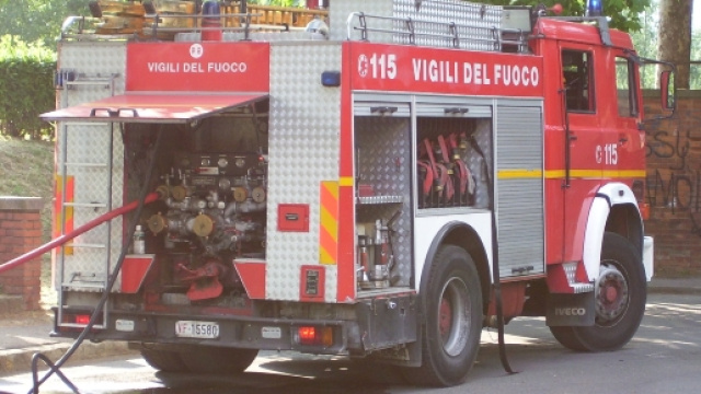 Esplosione in piena notte in un bar di Milano