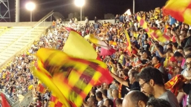 Tanti tifosi al "Via del mare".