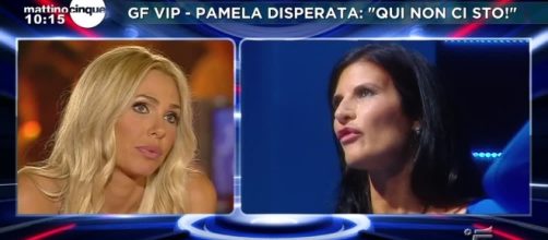 Ilary Blasi durante un confronto con Pamela Prati