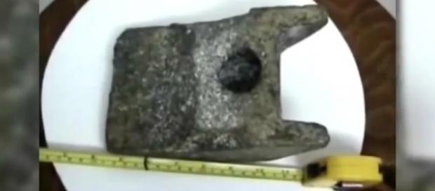Artefato de alumínio teria 250 mil anos (Crédito: YouTube/TeaPartier) Artefato de alumínio teria 250 mil anos (Crédito: YouTube/TeaPartier)