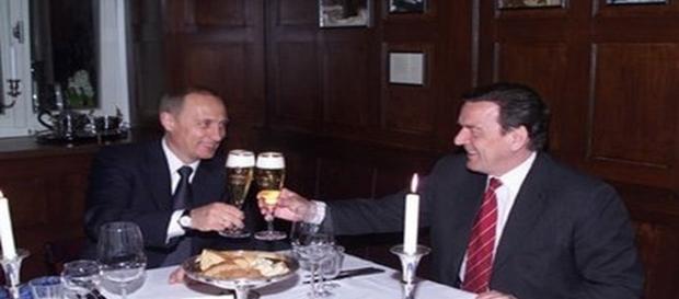 Deutschland - verkauft und verraten. Deutschland - verkauft und verraten.