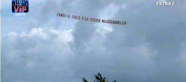 L'aereo mandato in casa Per Andrea e Giulia L'aereo mandato in casa Per Andrea e Giulia