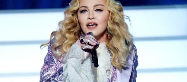Madonna e le proposte indecenti sul palco a New York Madonna e le proposte indecenti sul palco a New York
