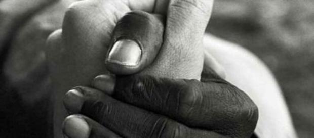 Unioni civili in Italia, un'agevolazione per i clandestini? Unioni civili in Italia, un'agevolazione per i clandestini?