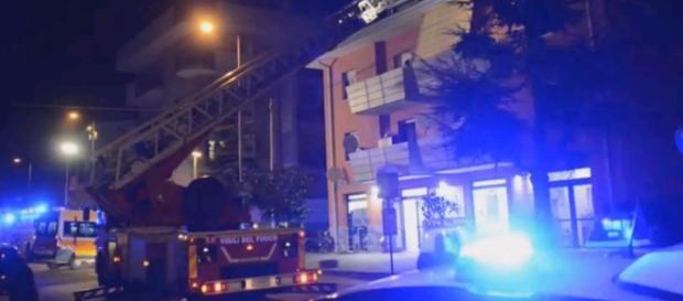 VIDEO: INCENDIU în apartamentul unei ROMÂNCE din Italia. ŞAPTE oameni AU SĂRIT de la etaj VIDEO: INCENDIU în apartamentul unei ROMÂNCE din Italia. ŞAPTE oameni AU SĂRIT de la etaj