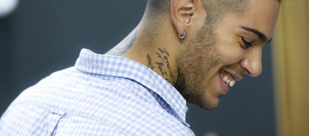 Emis Killa accusato di incitazione alla violenza Emis Killa accusato di incitazione alla violenza