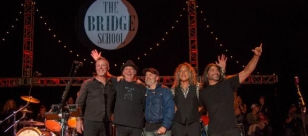 Metallica junto a Neil Young. (Foto de: metallica.com) Metallica junto a Neil Young. (Foto de: metallica.com)