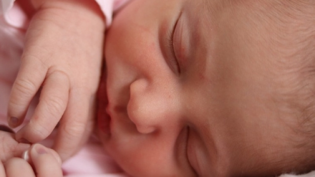 Bimba di nove mesi muore di fame