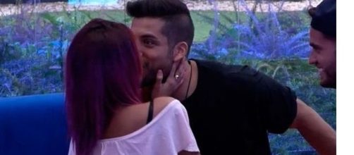 El polémico beso de Bea y Alain