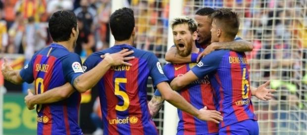 El Barcelona celebra su triunfo ante el Valencia El Barcelona celebra su triunfo ante el Valencia