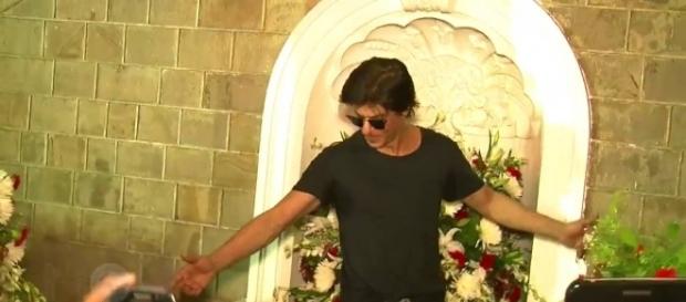 Shah Rukh Khan's Raees and Dear Zindagi out of trouble (Image source: YouTube) Shah Rukh Khan's Raees and Dear Zindagi out of trouble (Image source: YouTube)