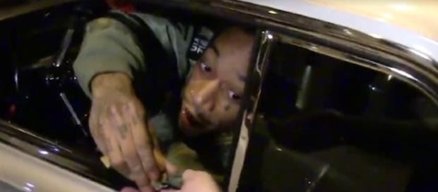 Wiz Khalifa, intercettato dai paparazzi a West Hollywood. Wiz Khalifa, intercettato dai paparazzi a West Hollywood.
