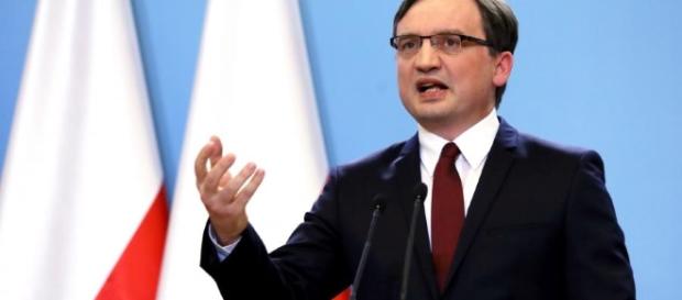 Ziobro chce ratować PiS przed powolną utratą zaufania i poparcia społecznego Ziobro chce ratować PiS przed powolną utratą zaufania i poparcia społecznego