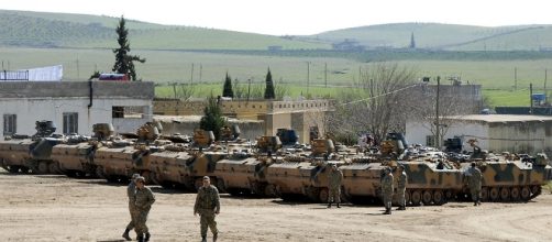 Mezzi corazzati turchi in territorio siriano, prosegue l'azione militare di Recep Erdogan