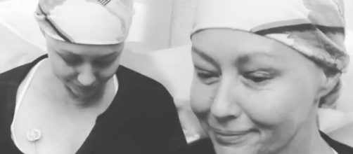 Shannen Doherty combatte il cancro: foto in ospedale dopo la chemio