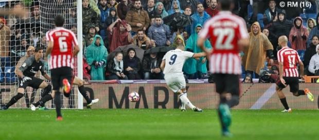Aos 7 minutos, Benzema abre o placar no Santiago Bernabéu Aos 7 minutos, Benzema abre o placar no Santiago Bernabéu