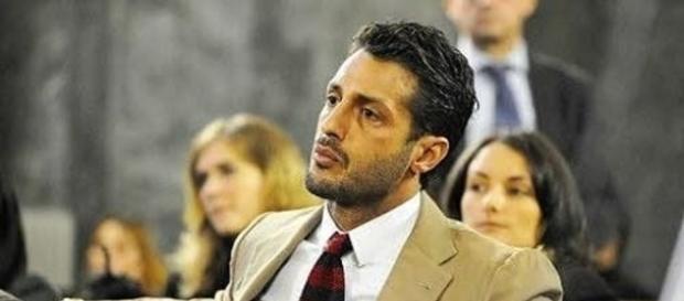 Fabrizio Corona, parla l'ex collaboratore a Domenica Live Fabrizio Corona, parla l'ex collaboratore a Domenica Live